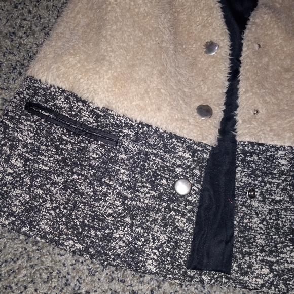 Vest - Picture 2 of 7